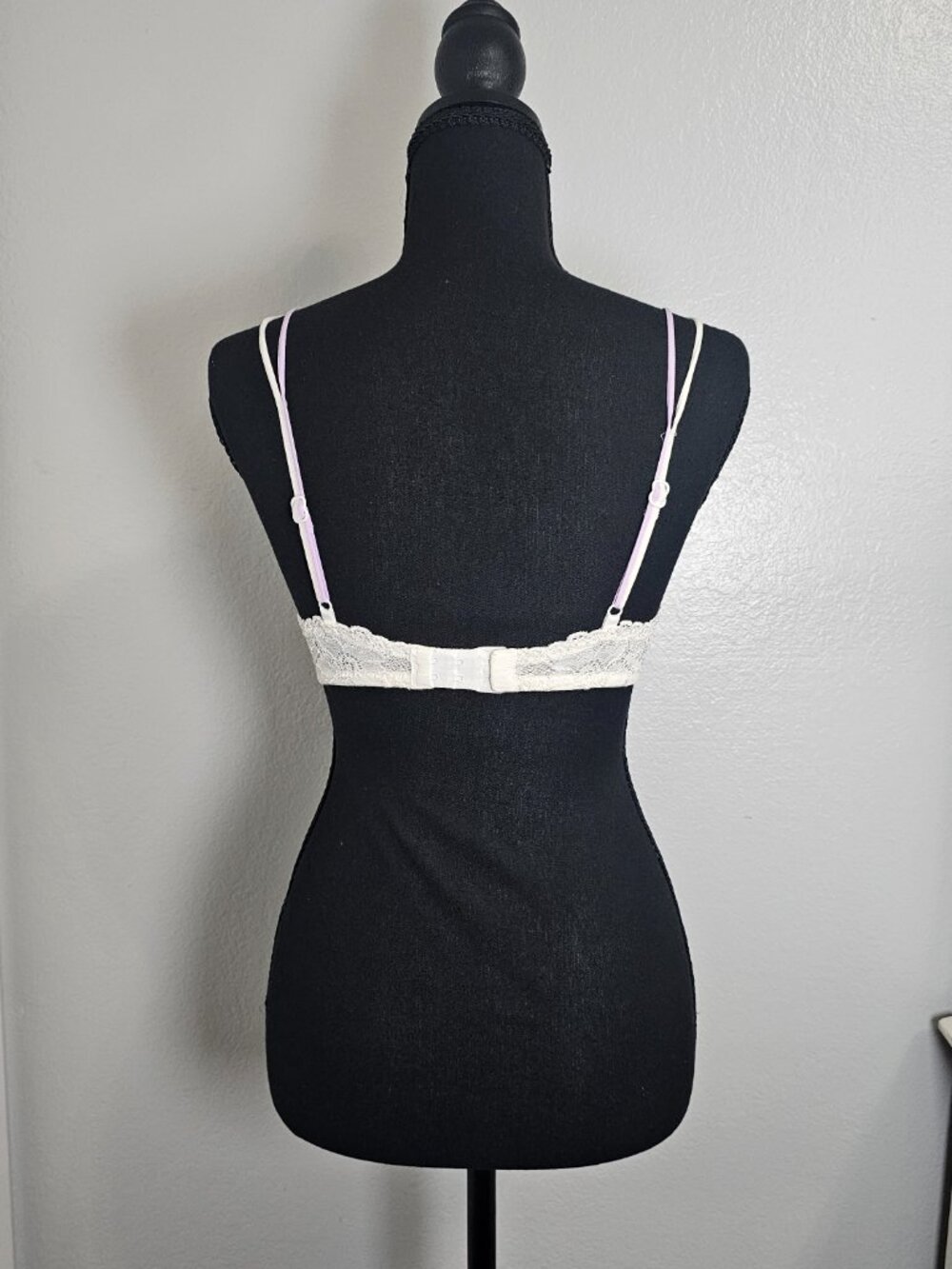 Triumph International Lavender Floral Lace Bra White Trim Size 34C (C75) - Picture 3 of 4